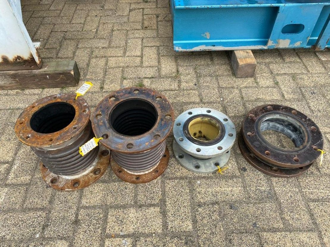 Cummins KTA 50 G1 Leroy Somer 1100 kVA generatorset as New ! - Photo 30