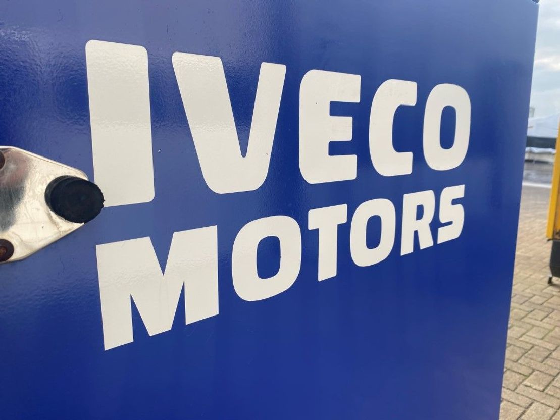 Iveco F4GE0485A Marelli 100 kVA Supersilent generatorset as New ! - Photo 12