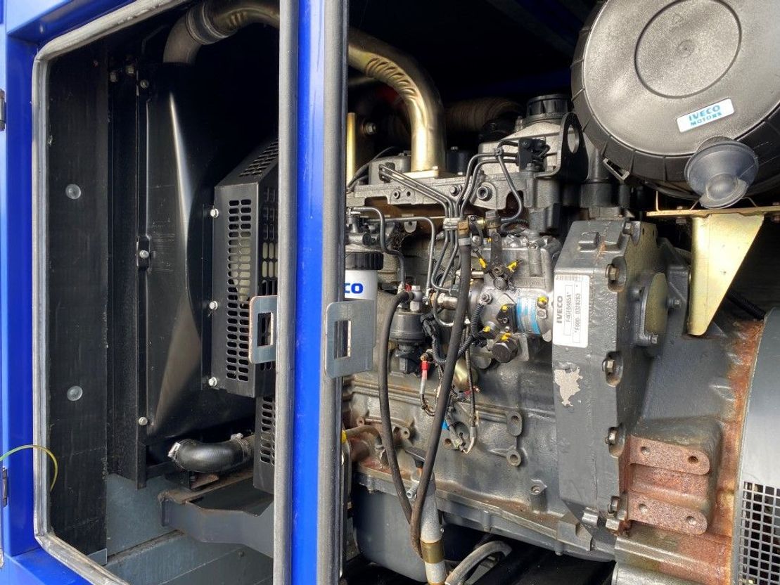 Iveco F4GE0485A Marelli 100 kVA Supersilent generatorset as New ! - Photo 33