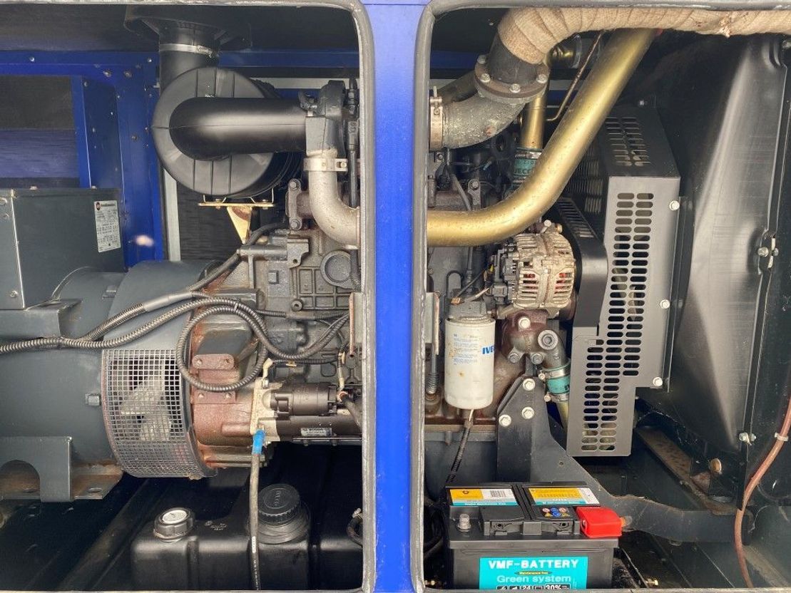 Iveco F4GE0485A Marelli 100 kVA Supersilent generatorset as New ! - Photo 35