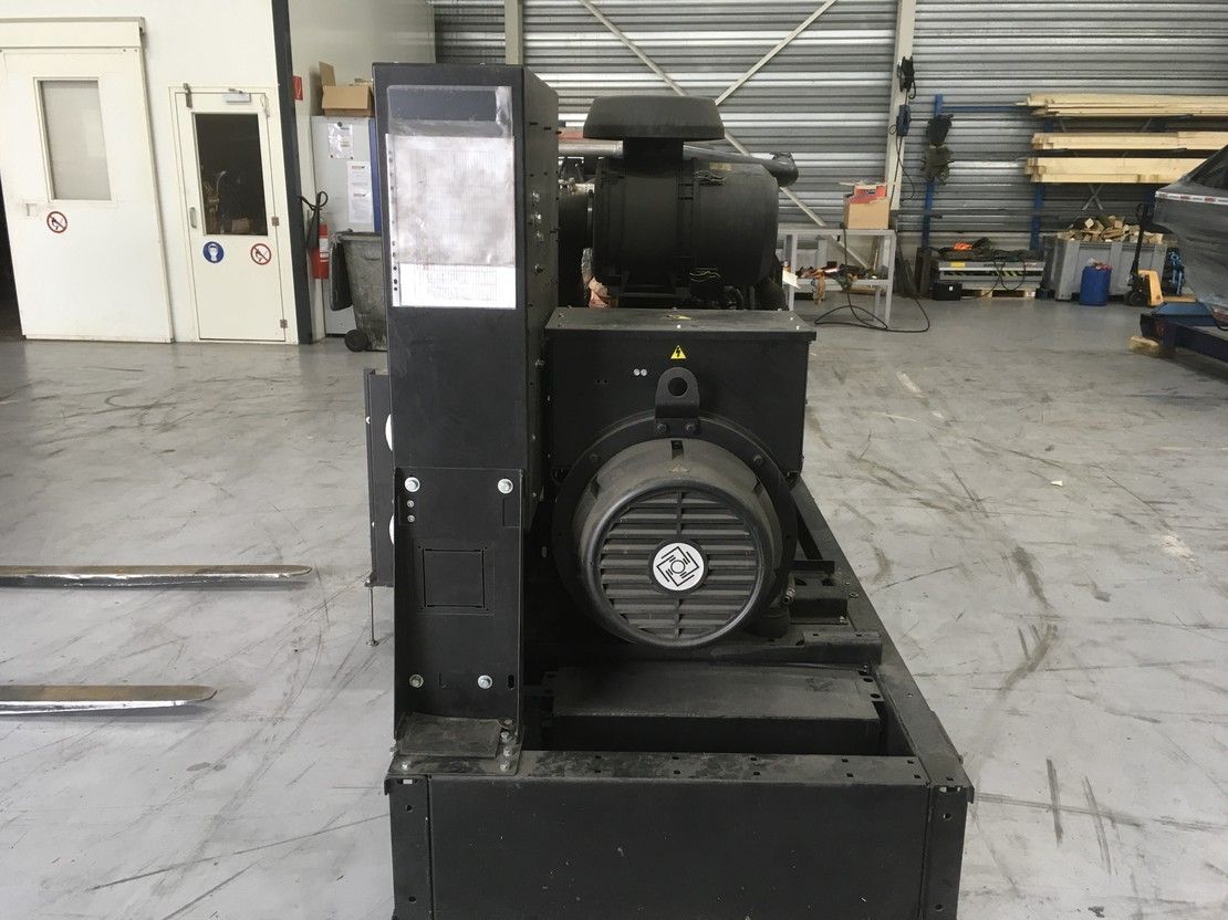 Volvo TAD733GE GENERATOR 200kVA USED - Photo 10